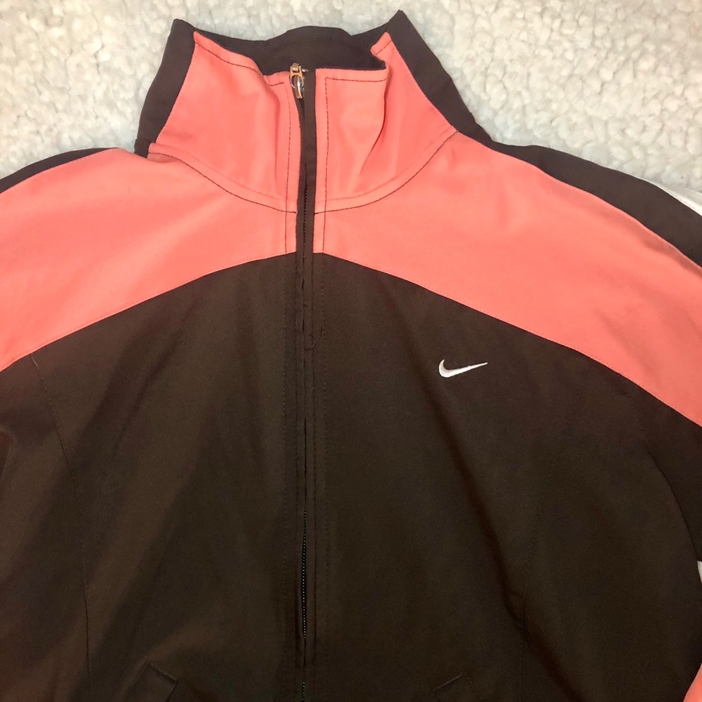 🌟NIKE Sportswear Windrunner🌟 - Picture 3 of 7